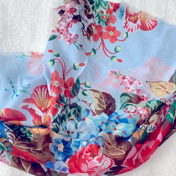 NWT Authentic Gucci Signature Floral Prints Wool Large Square Shawl Scarf Aqua - Picture 2 of 9